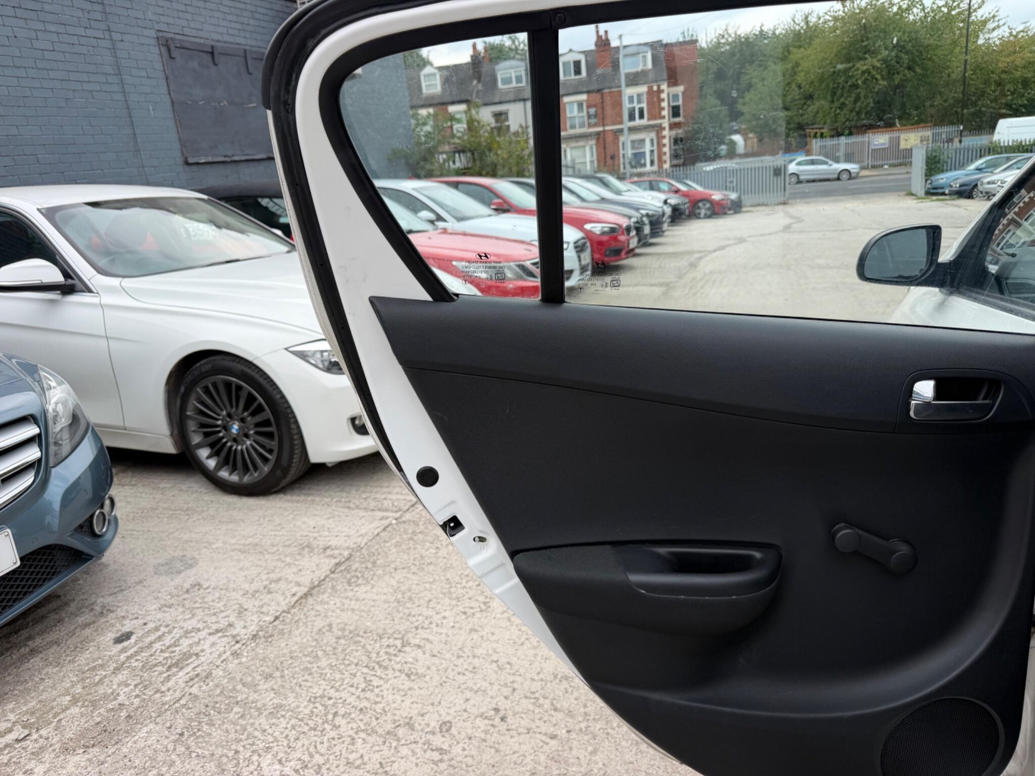 Hyundai i20 view 24