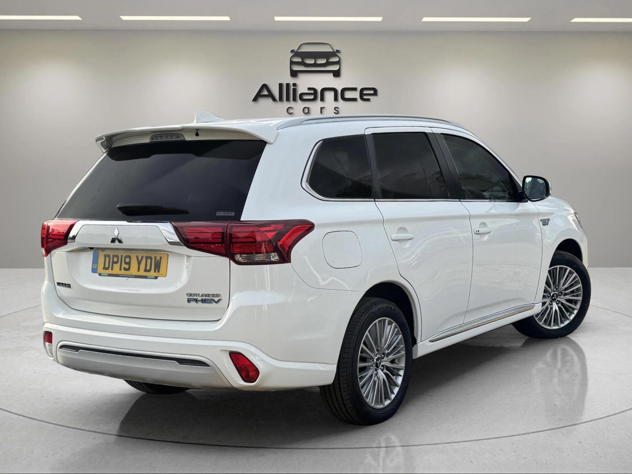 Mitsubishi Outlander view 26