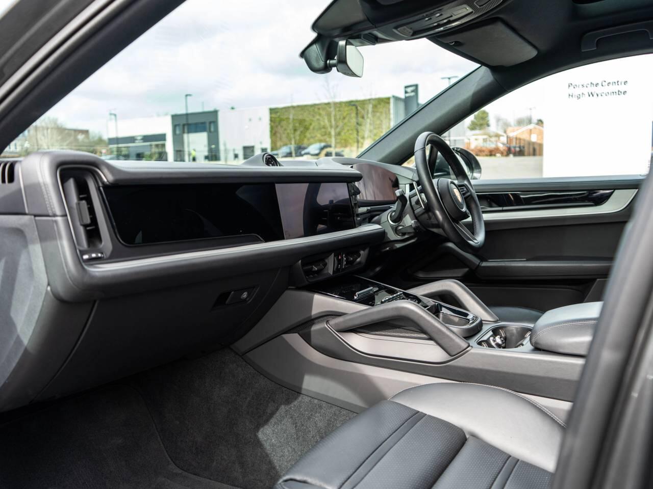 Porsche Cayenne view 26