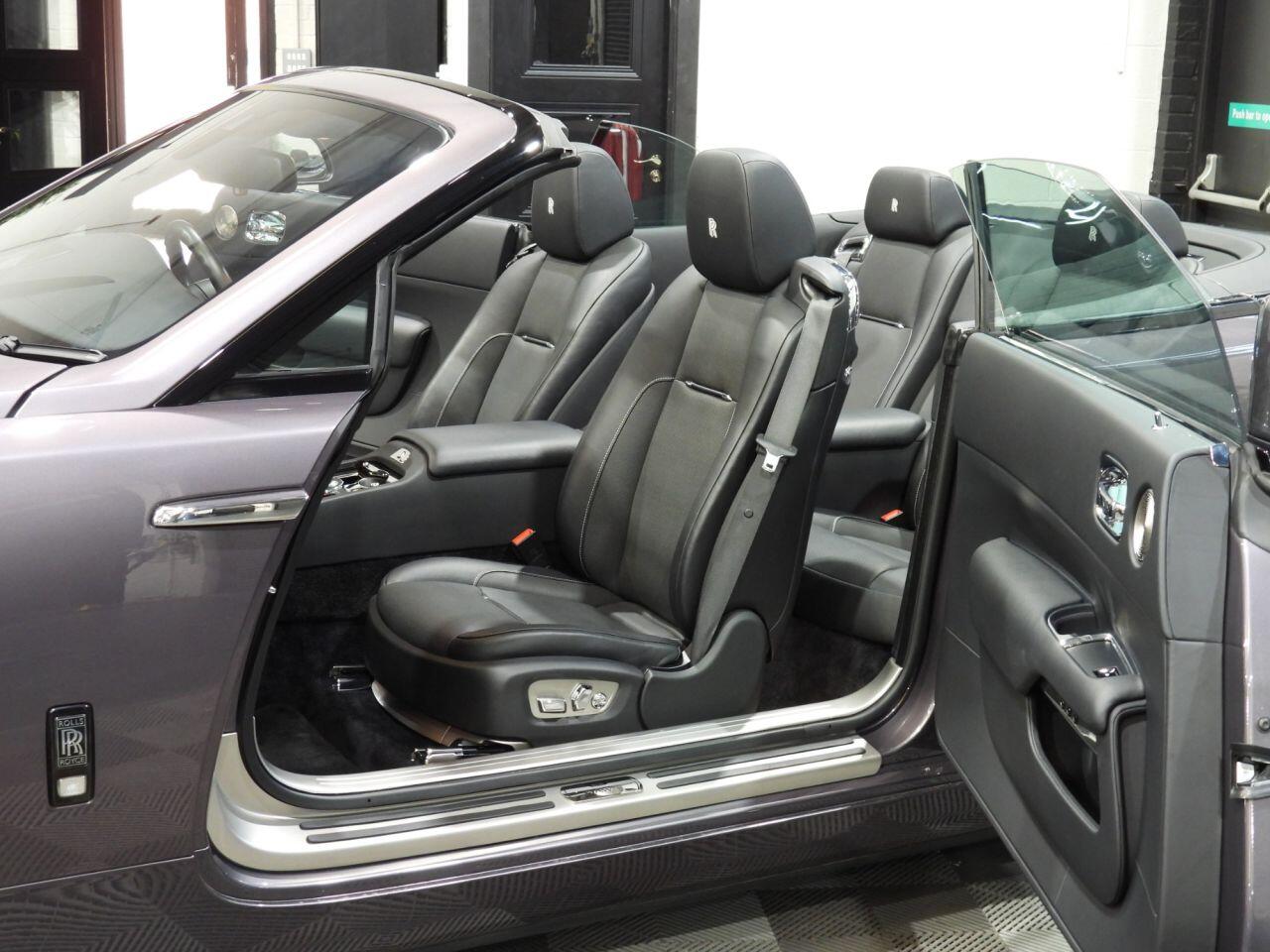 Rolls-Royce Dawn view 20
