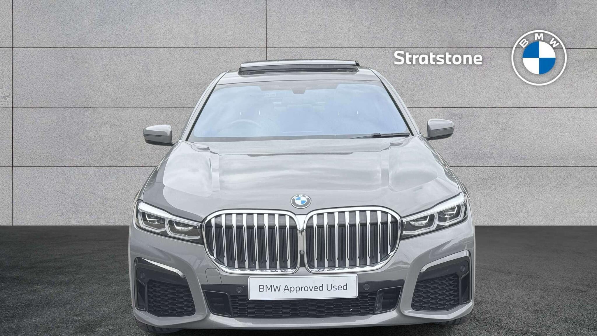 BMW 7 Series view 22