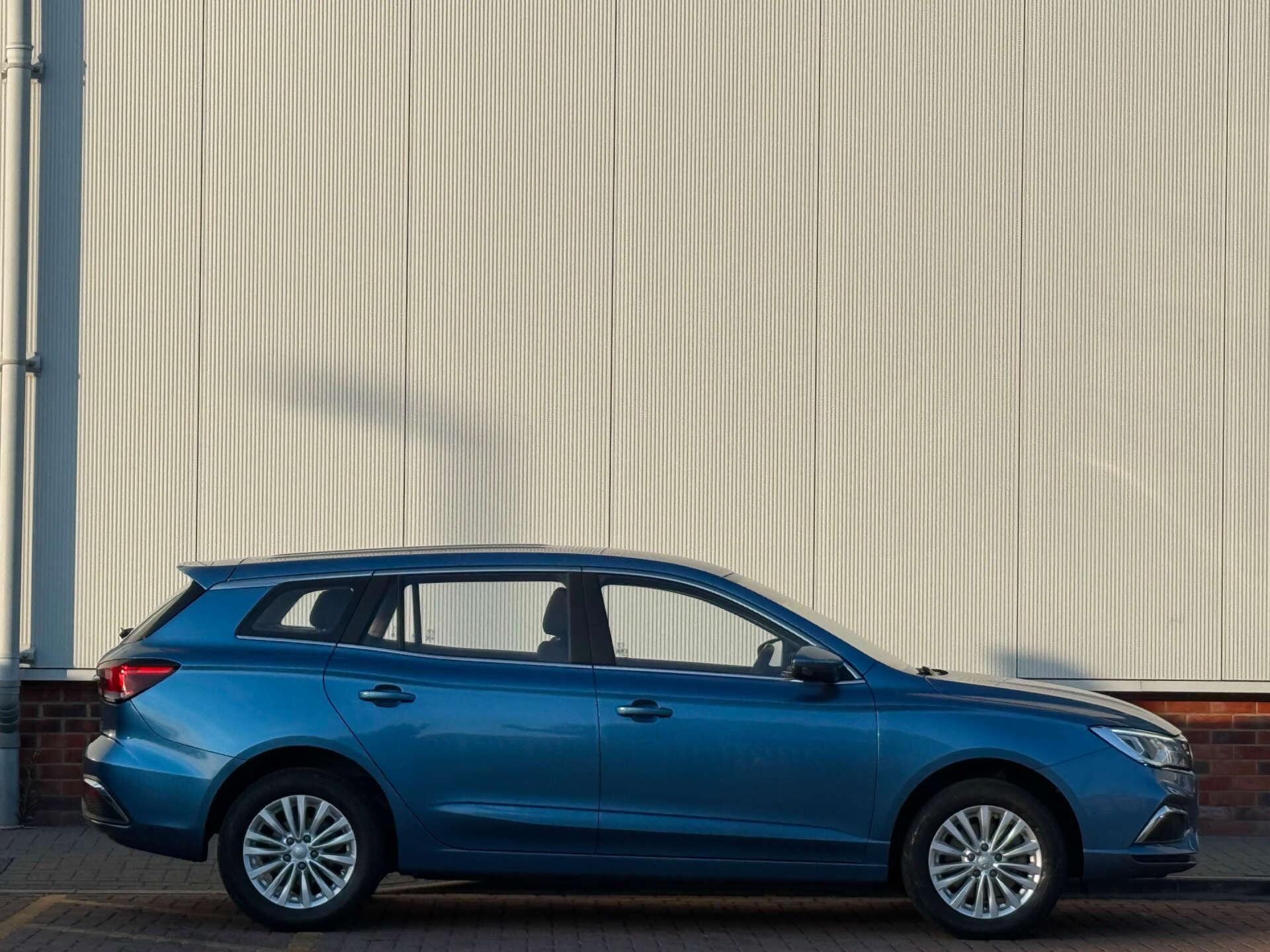 MG MG5 view 8