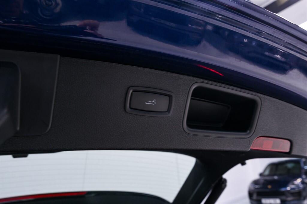 Porsche Macan view 29