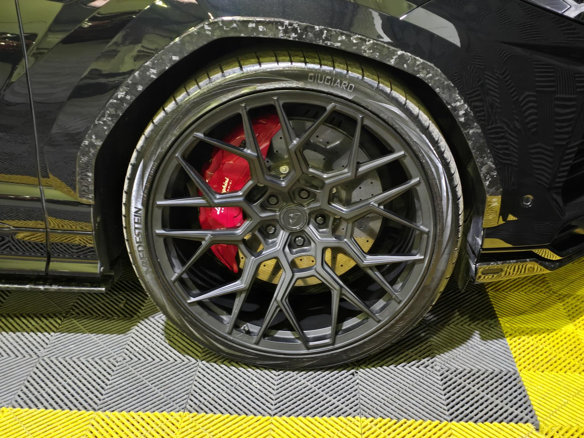 Lamborghini Urus view 31