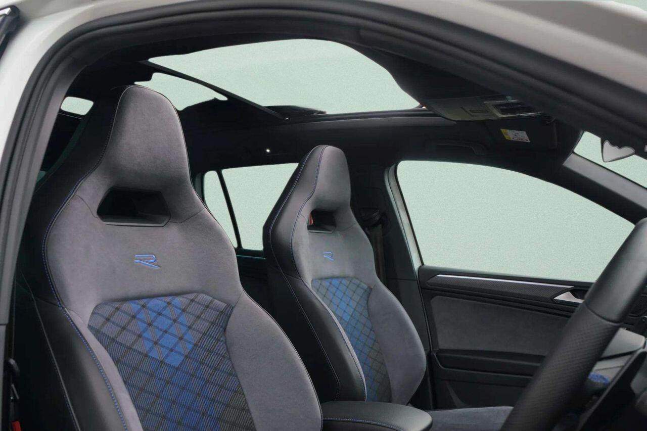 Volkswagen Tiguan view 2