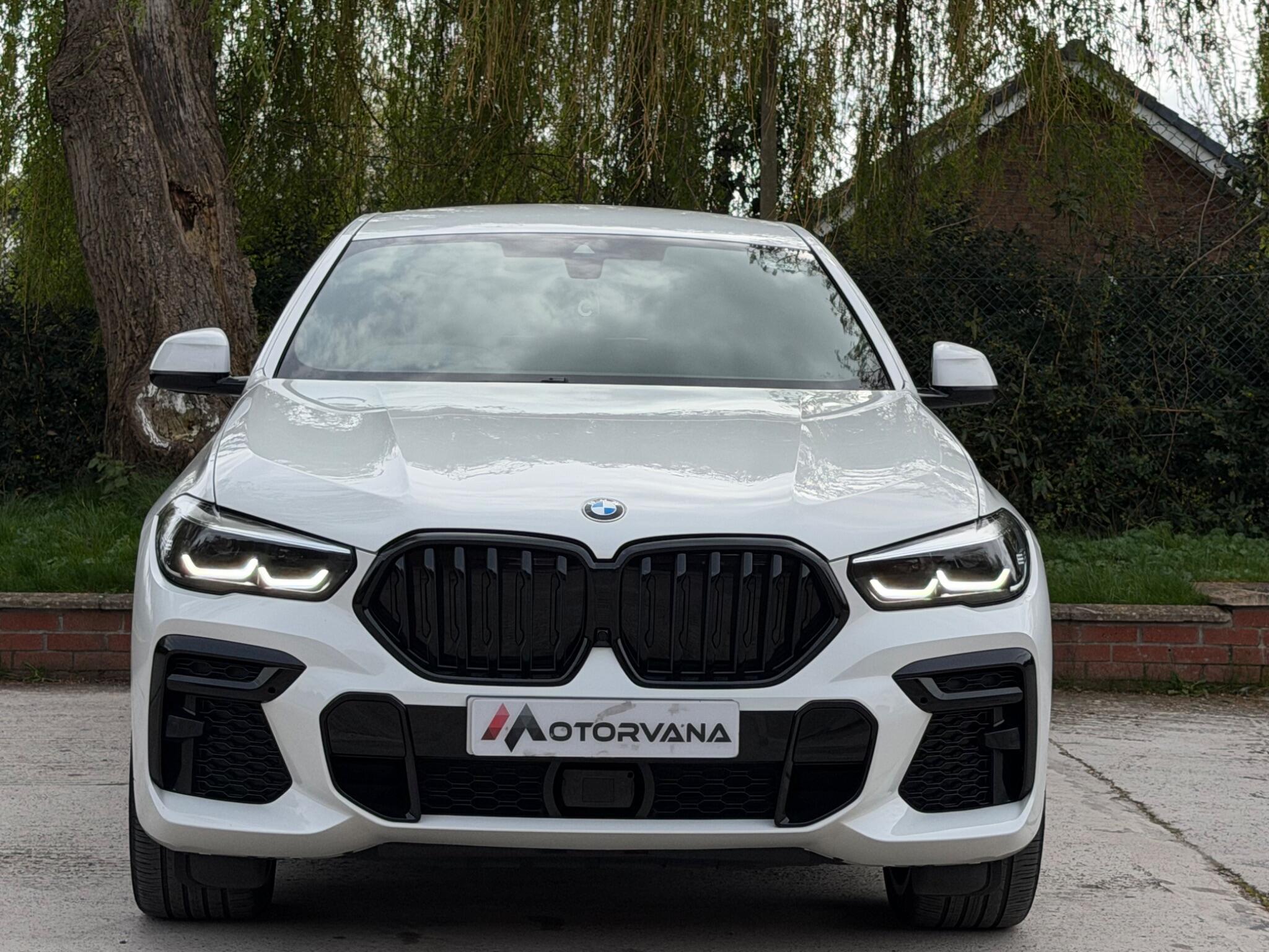 BMW X6 view 2