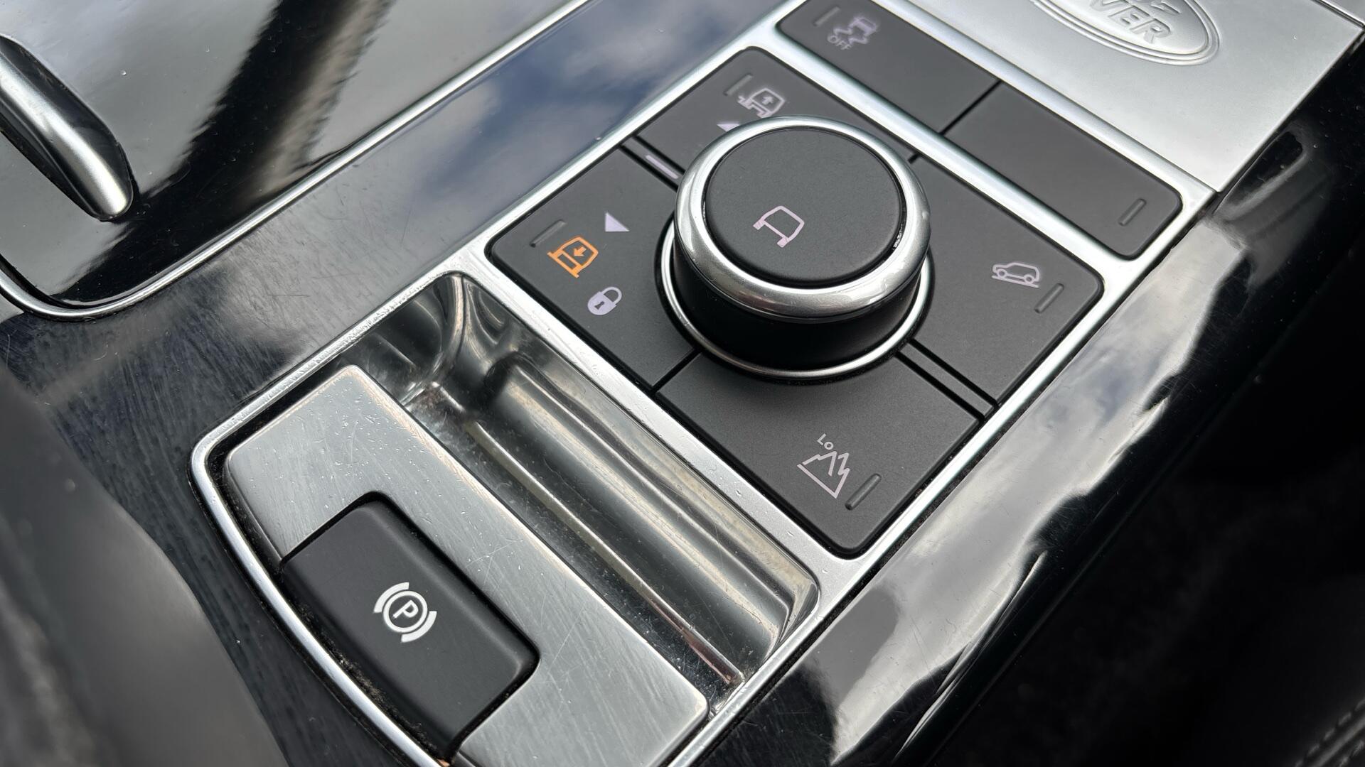 Land Rover Range Rover view 43