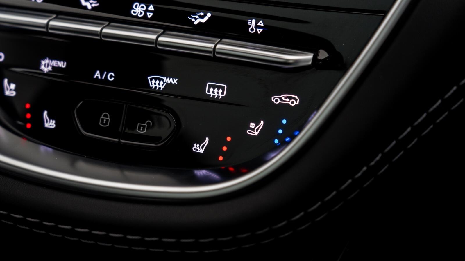 Aston Martin DBX view 32