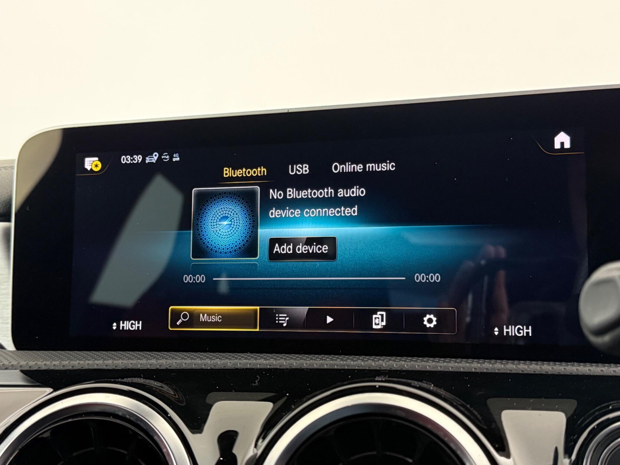 Mercedes-Benz Cla view 24