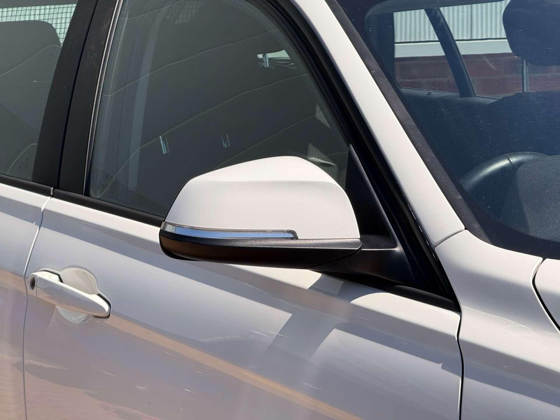 BMW 3 Series view 21