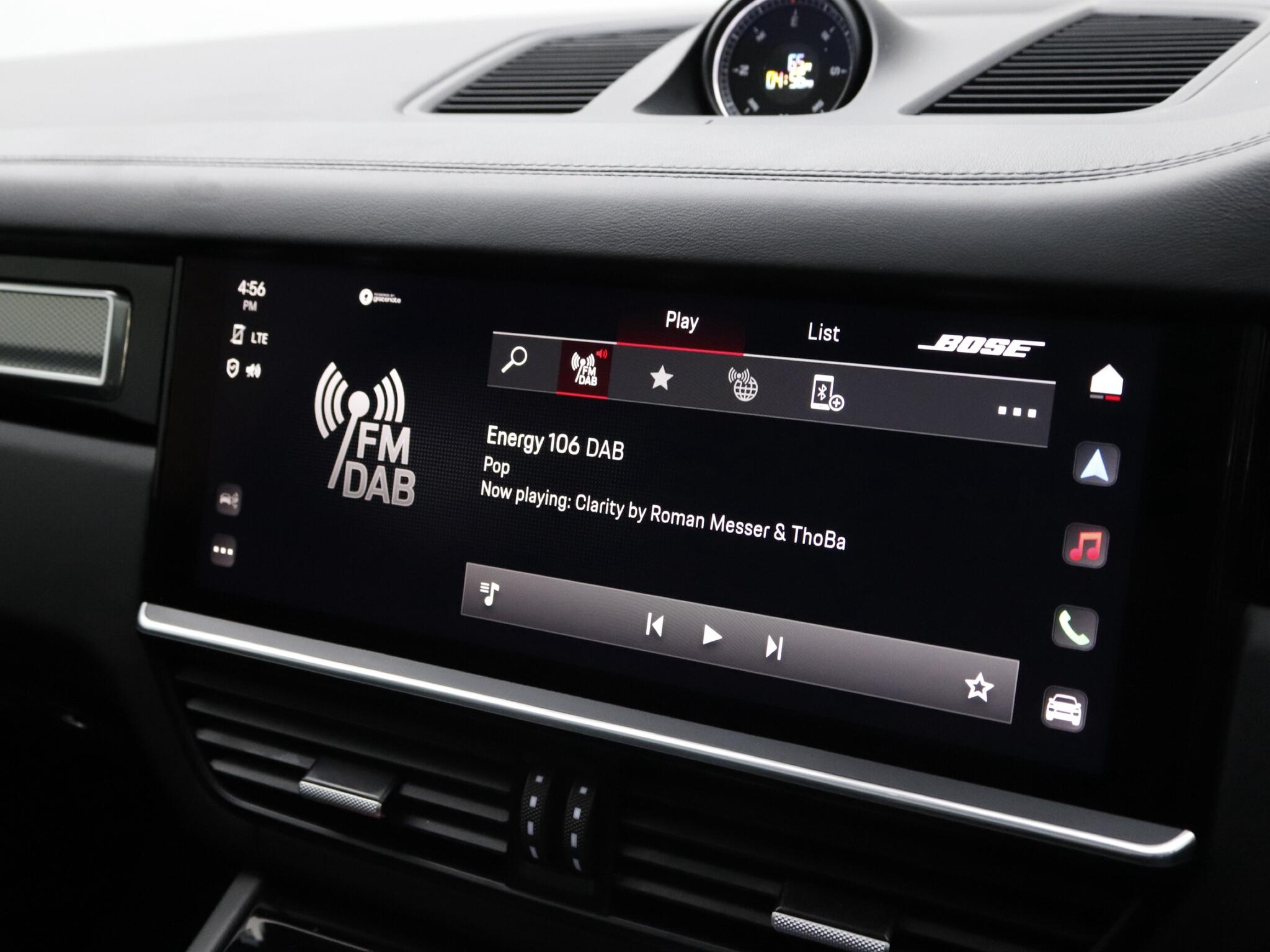 Porsche Cayenne view 31