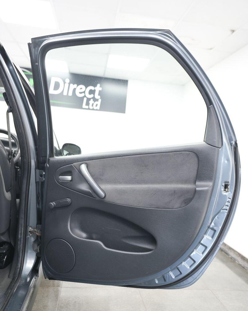 Citroen Xsara Picasso view 16