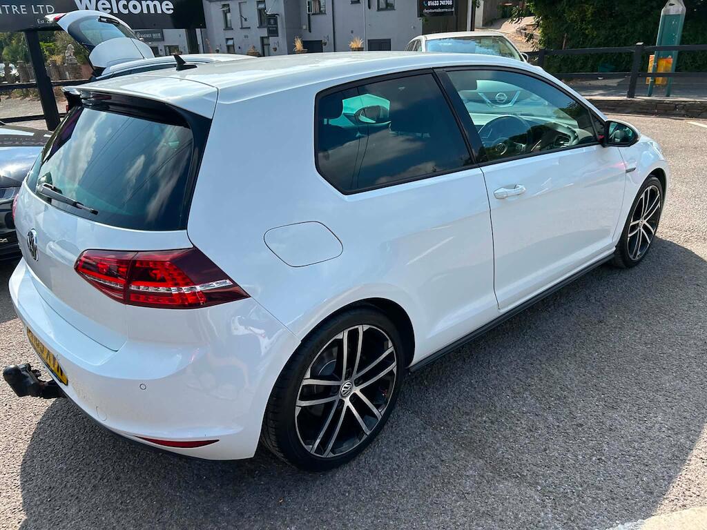 Volkswagen Golf view 2