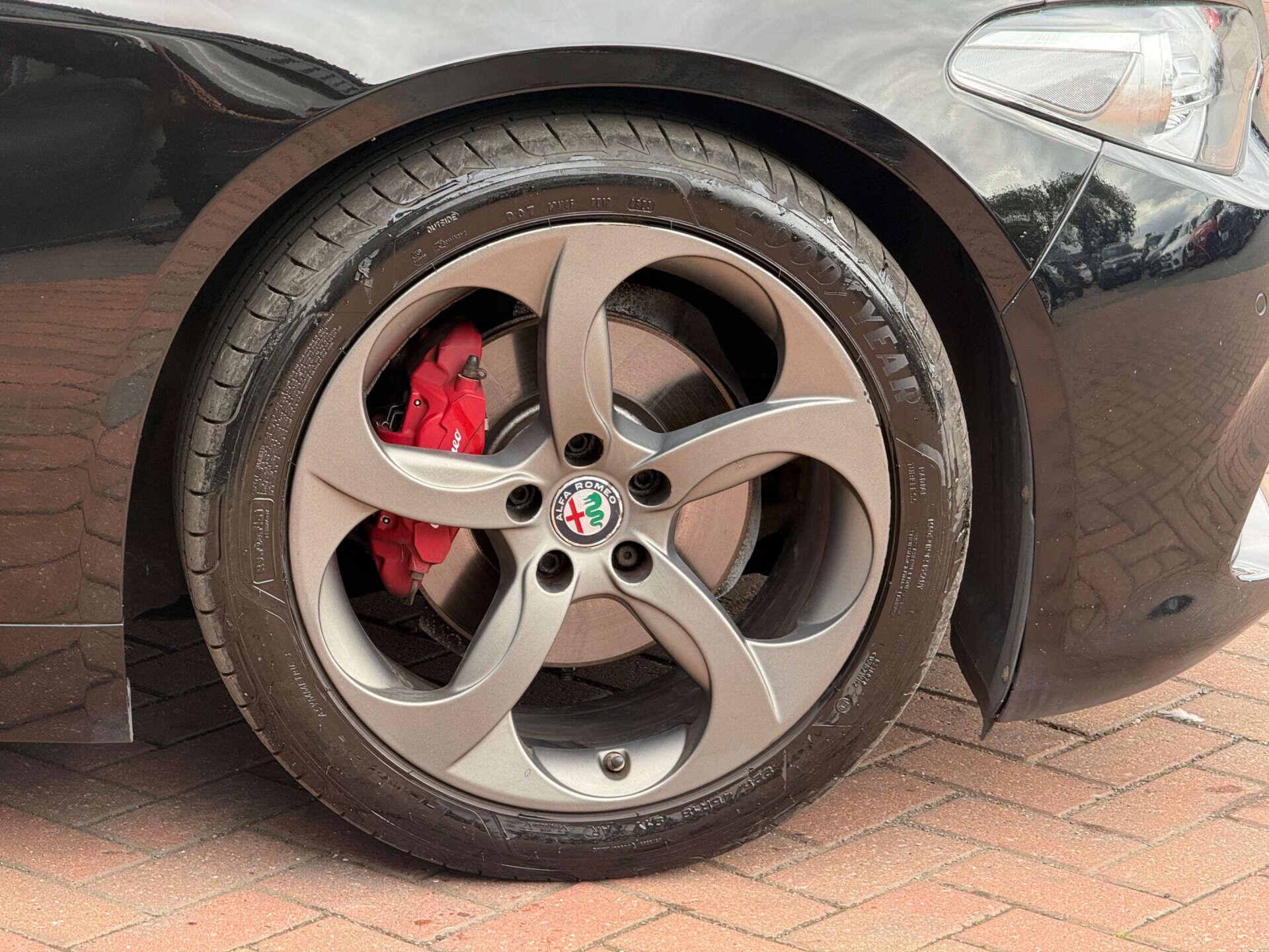 Alfa Romeo Giulia view 16
