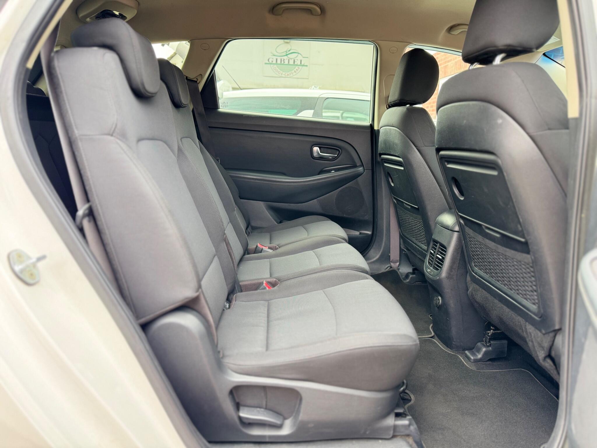 Kia Carens view 22