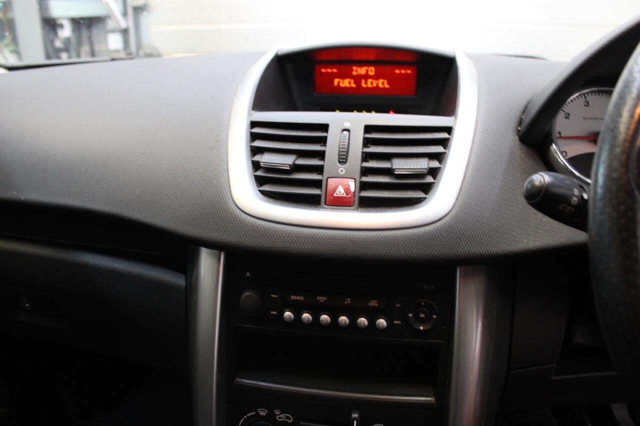 Peugeot 207 view 18