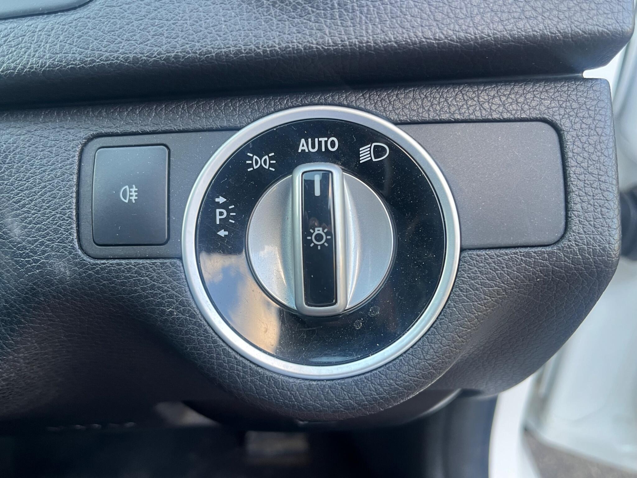 Mercedes-Benz C-Class view 44