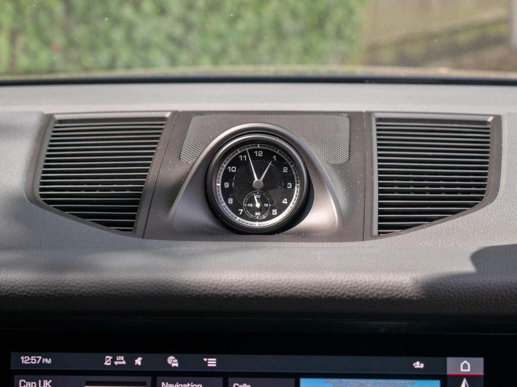 Porsche Macan view 36