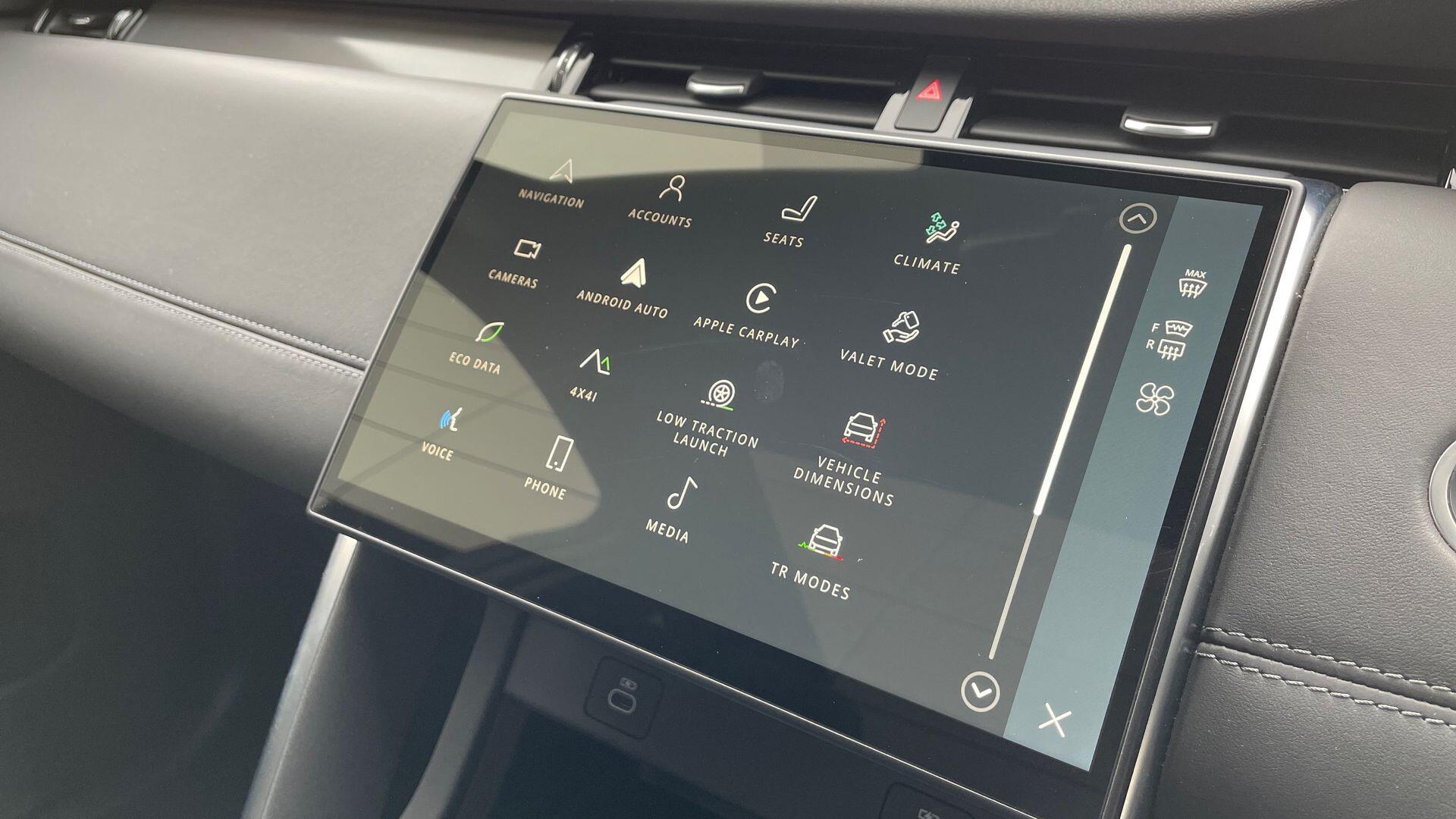 Land Rover Discovery Sport view 38