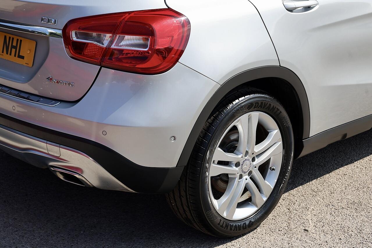 Mercedes-Benz Gla view 19