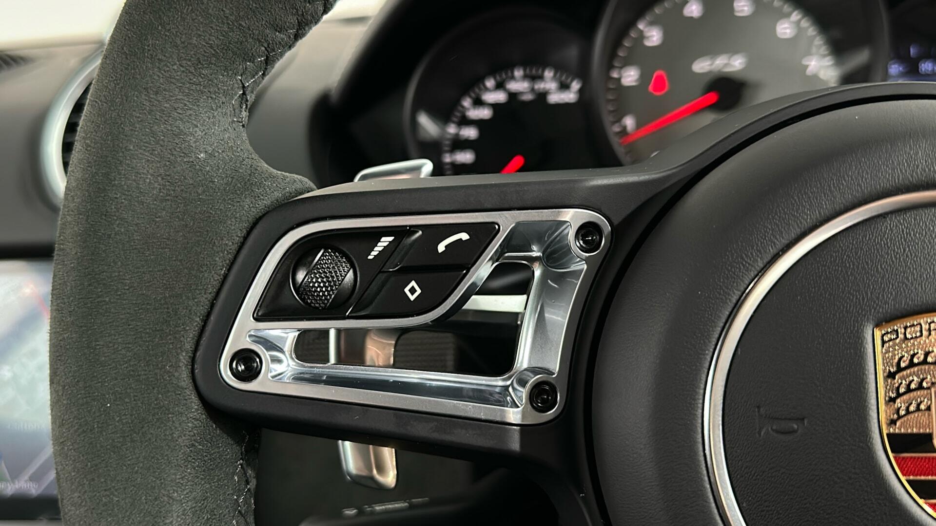 Porsche Cayman view 10