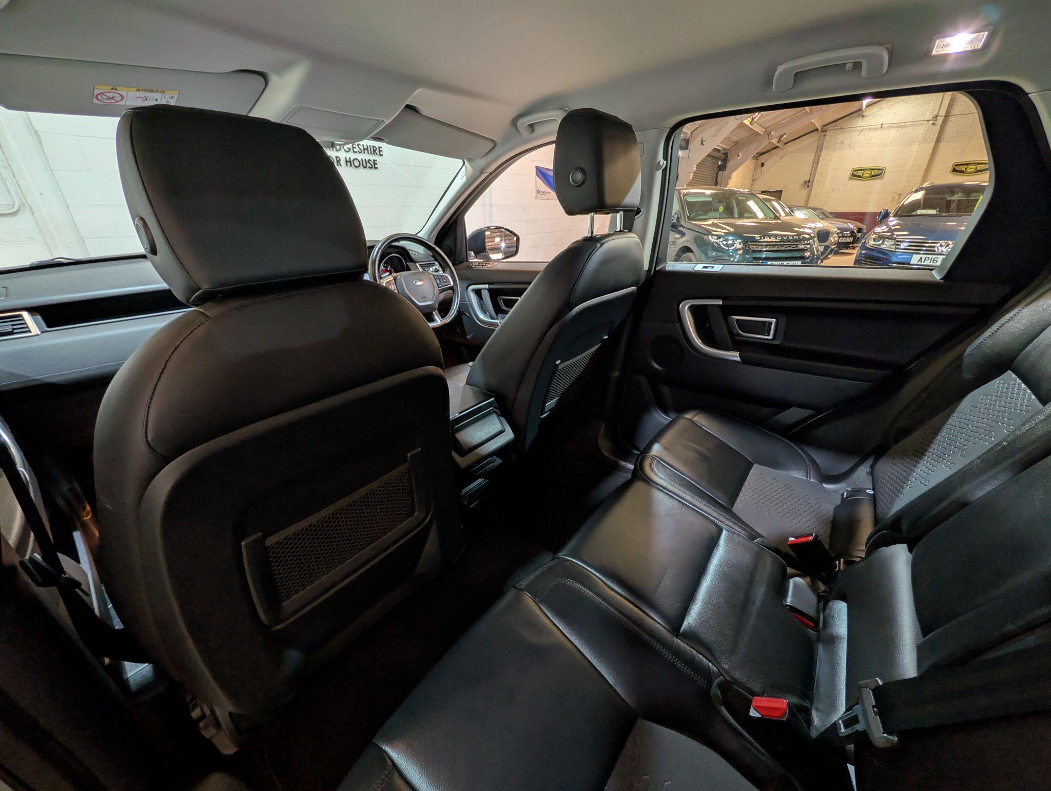 Land Rover Discovery Sport view 60