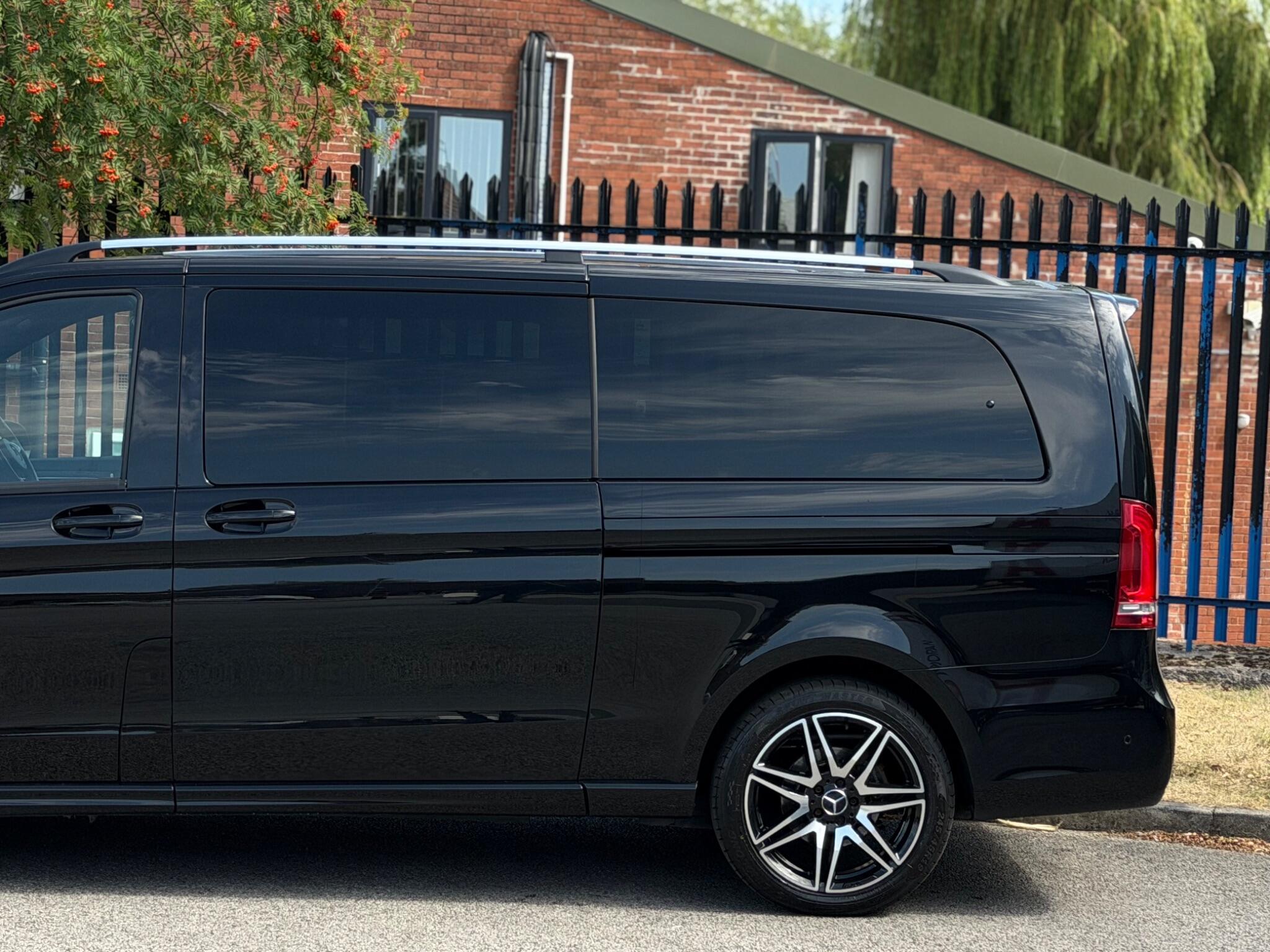 Mercedes-Benz V-Class view 11