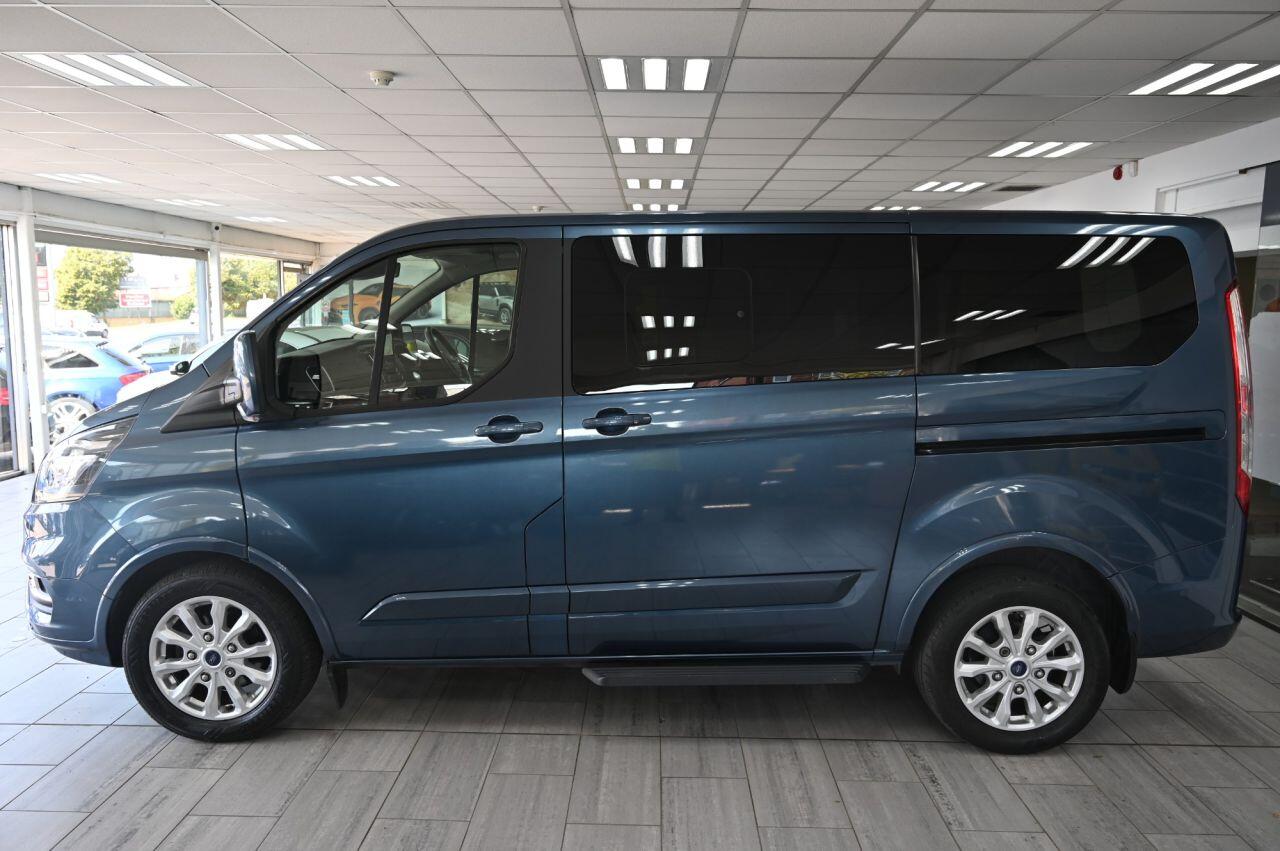 Ford Tourneo Custom view 4