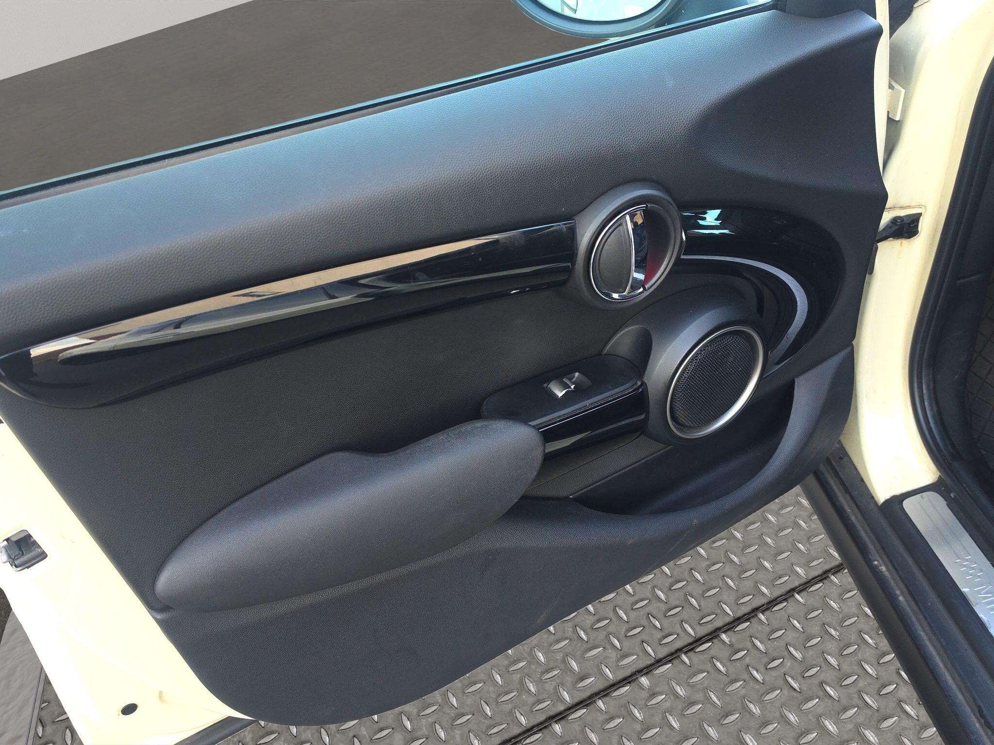 Mini Cooper view 26