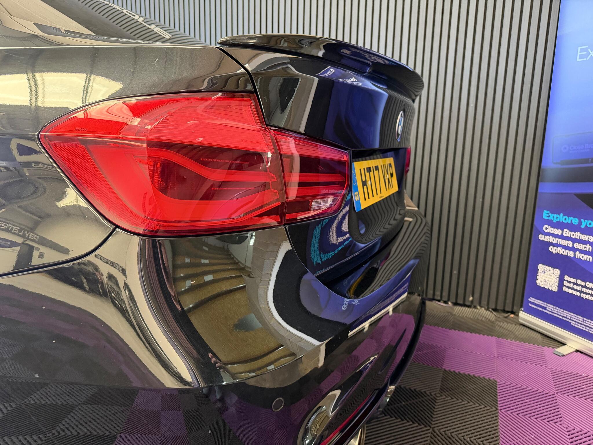 BMW 3 Series view 22