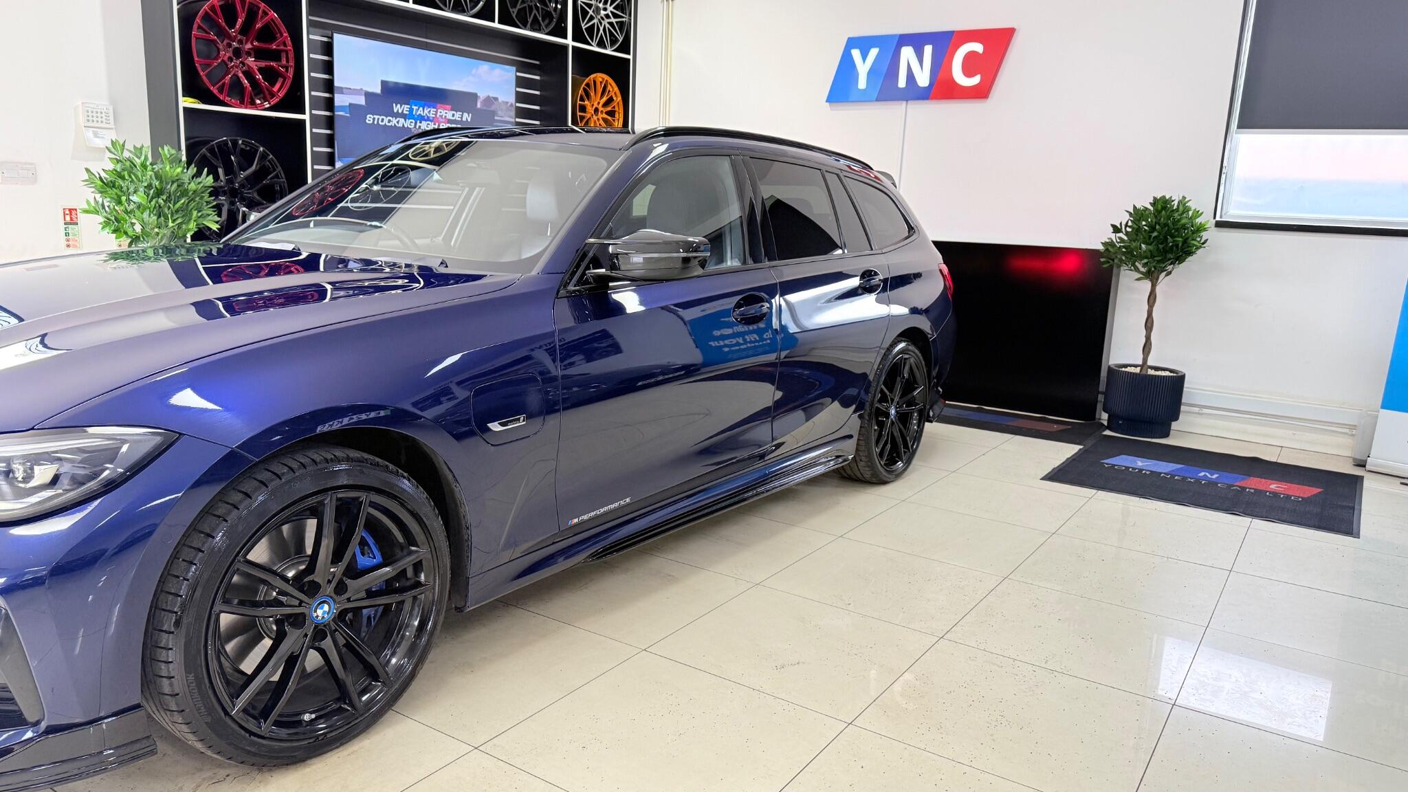 BMW 3 Series view 18