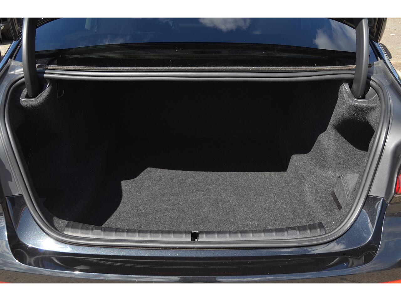 BMW 5 Series view 39