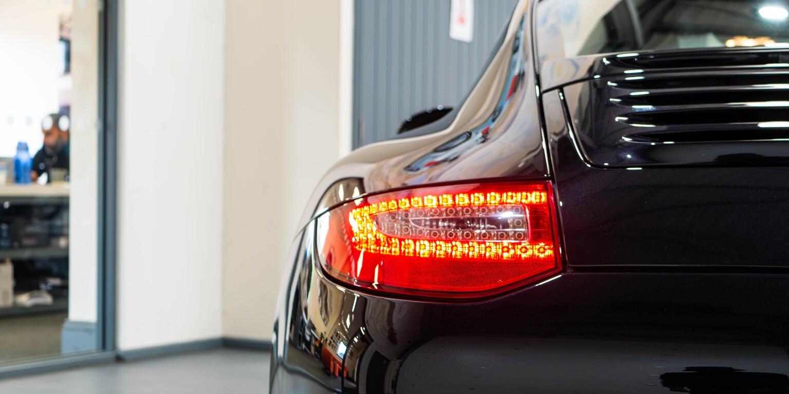 Porsche 911 view 40