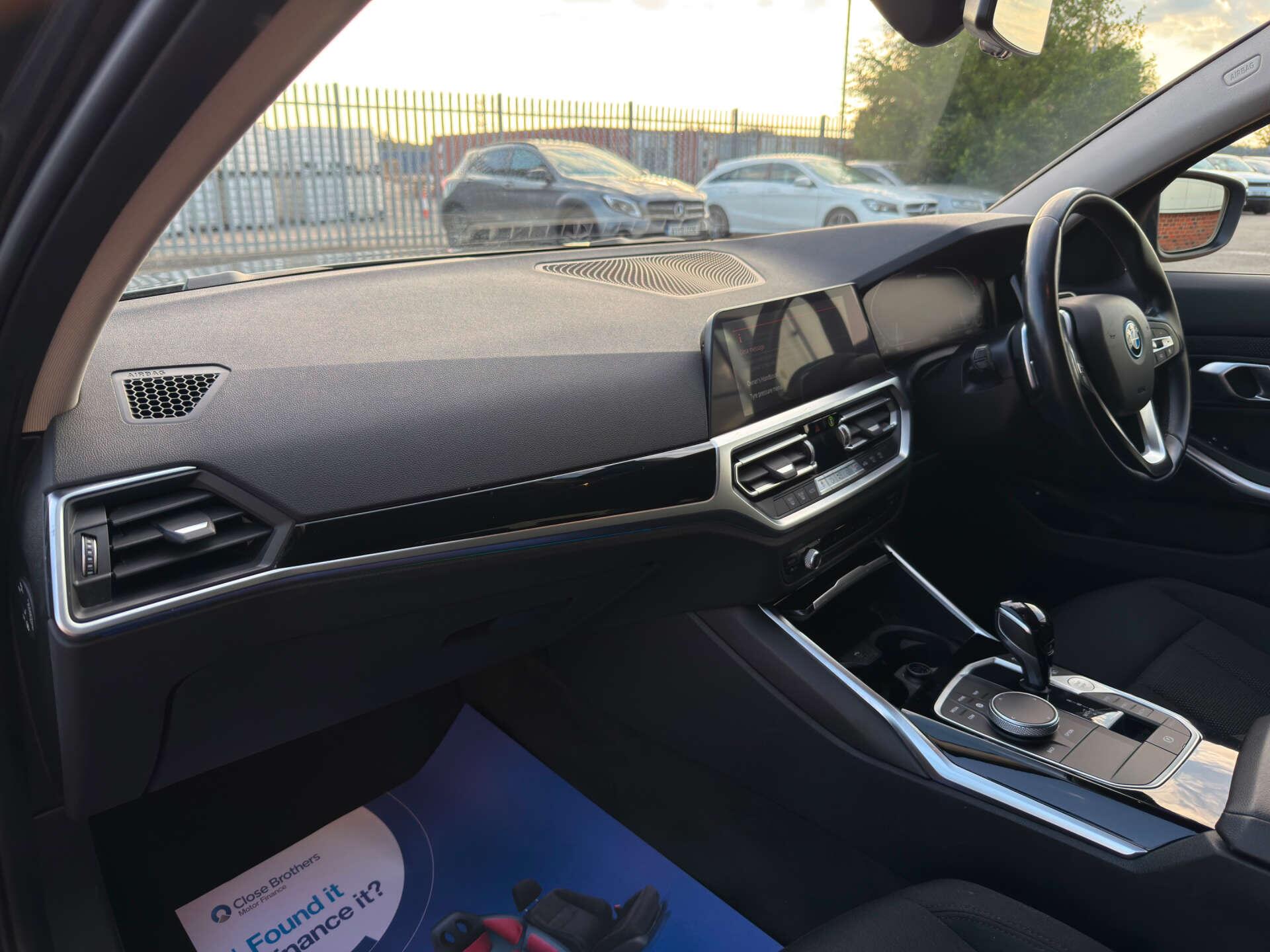BMW 3 Series view 35