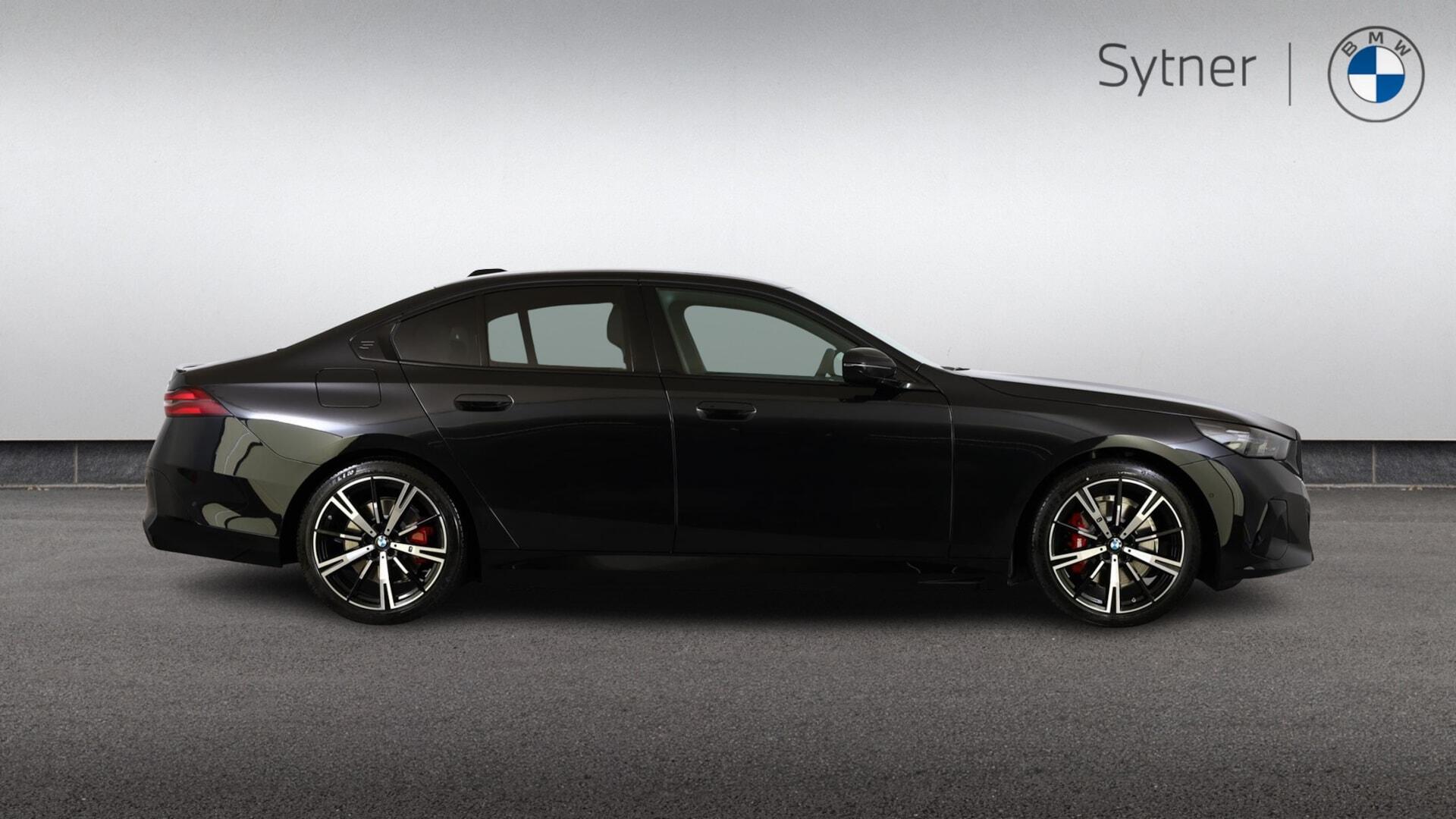 BMW 5 Series view 3