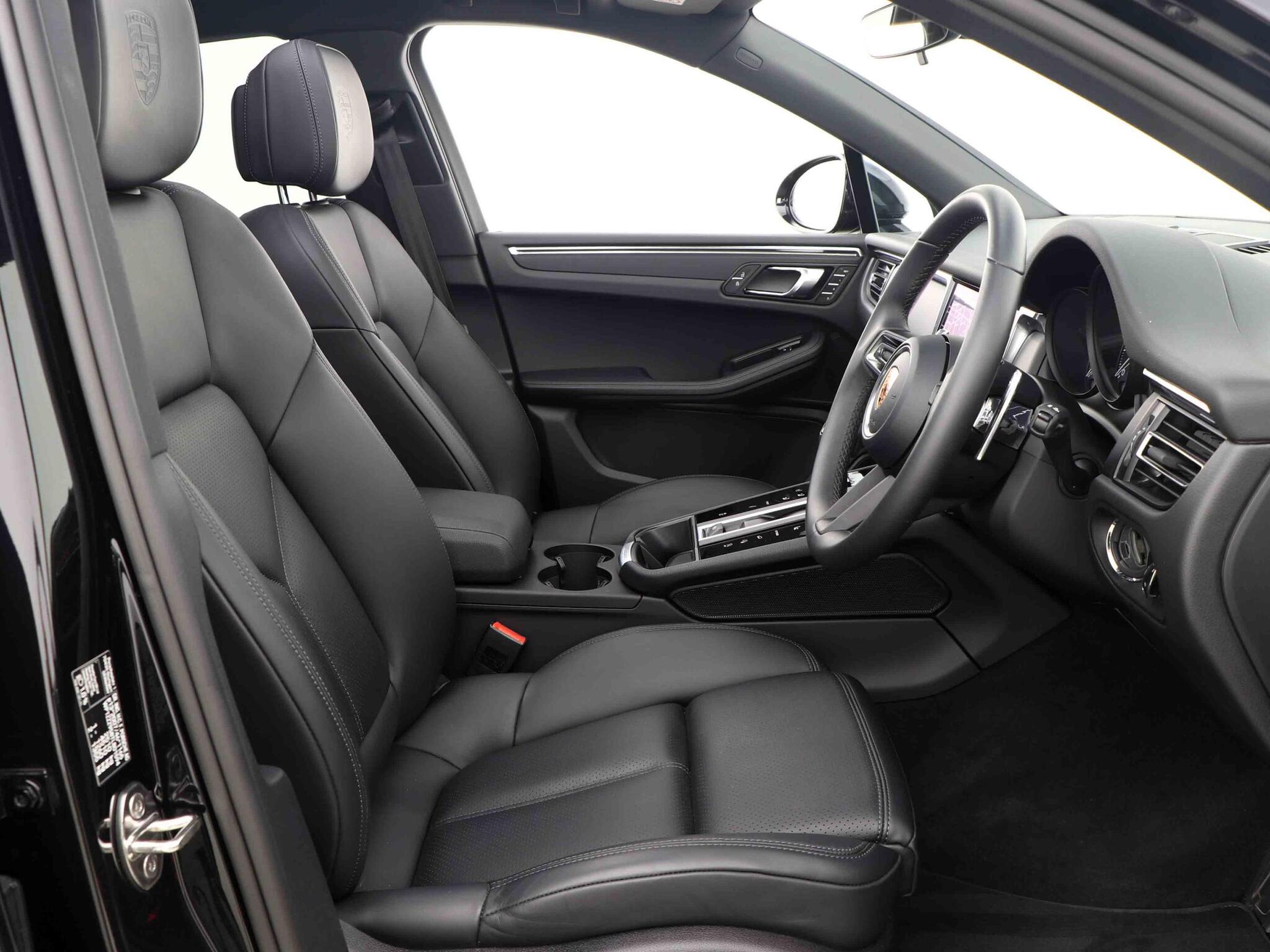 Porsche Macan view 35