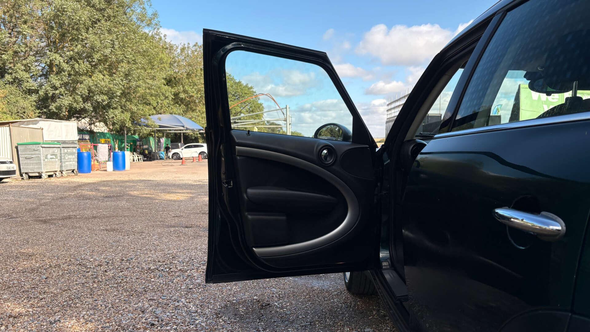 Mini Countryman view 30