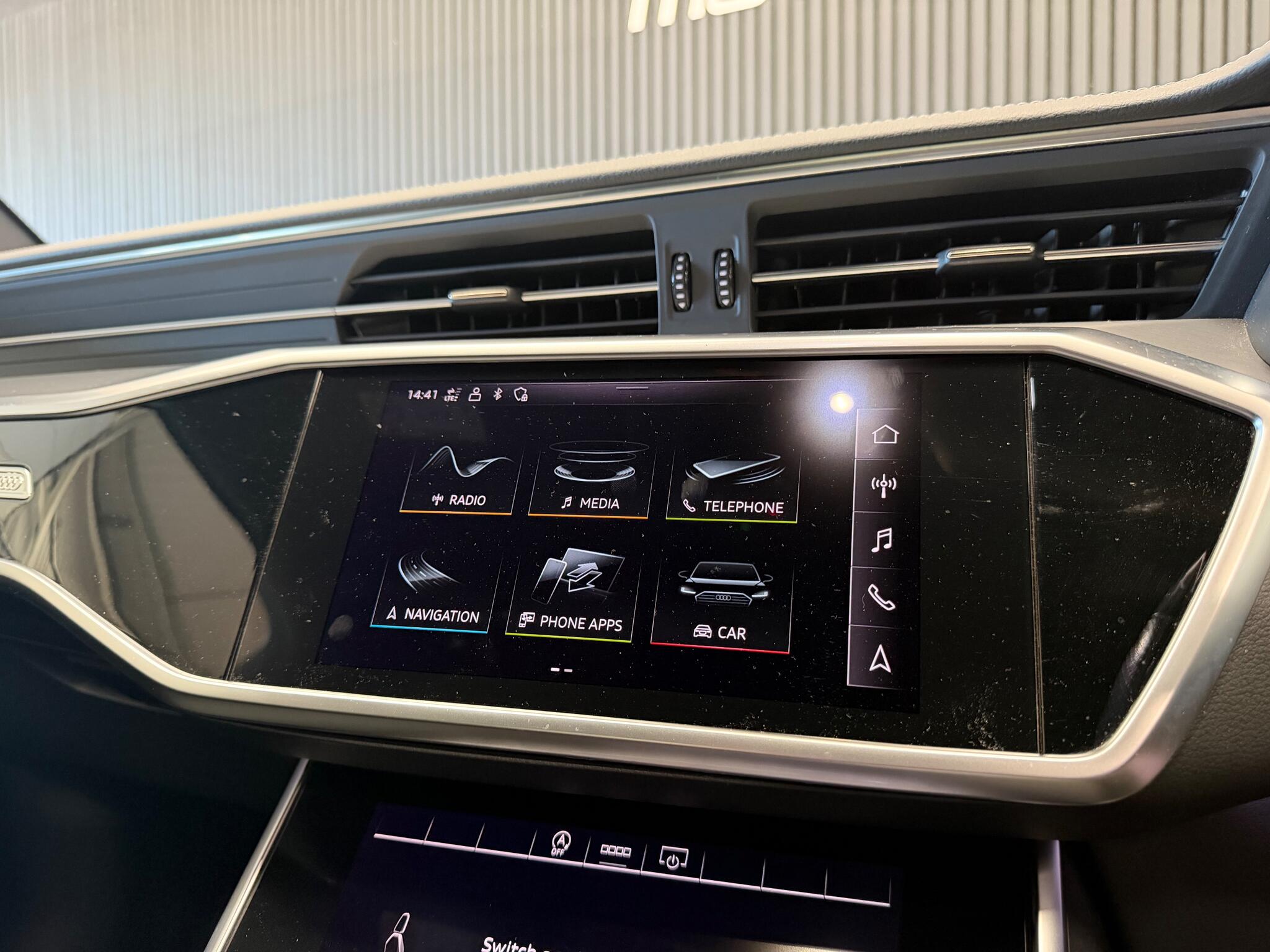 Audi A6 view 19