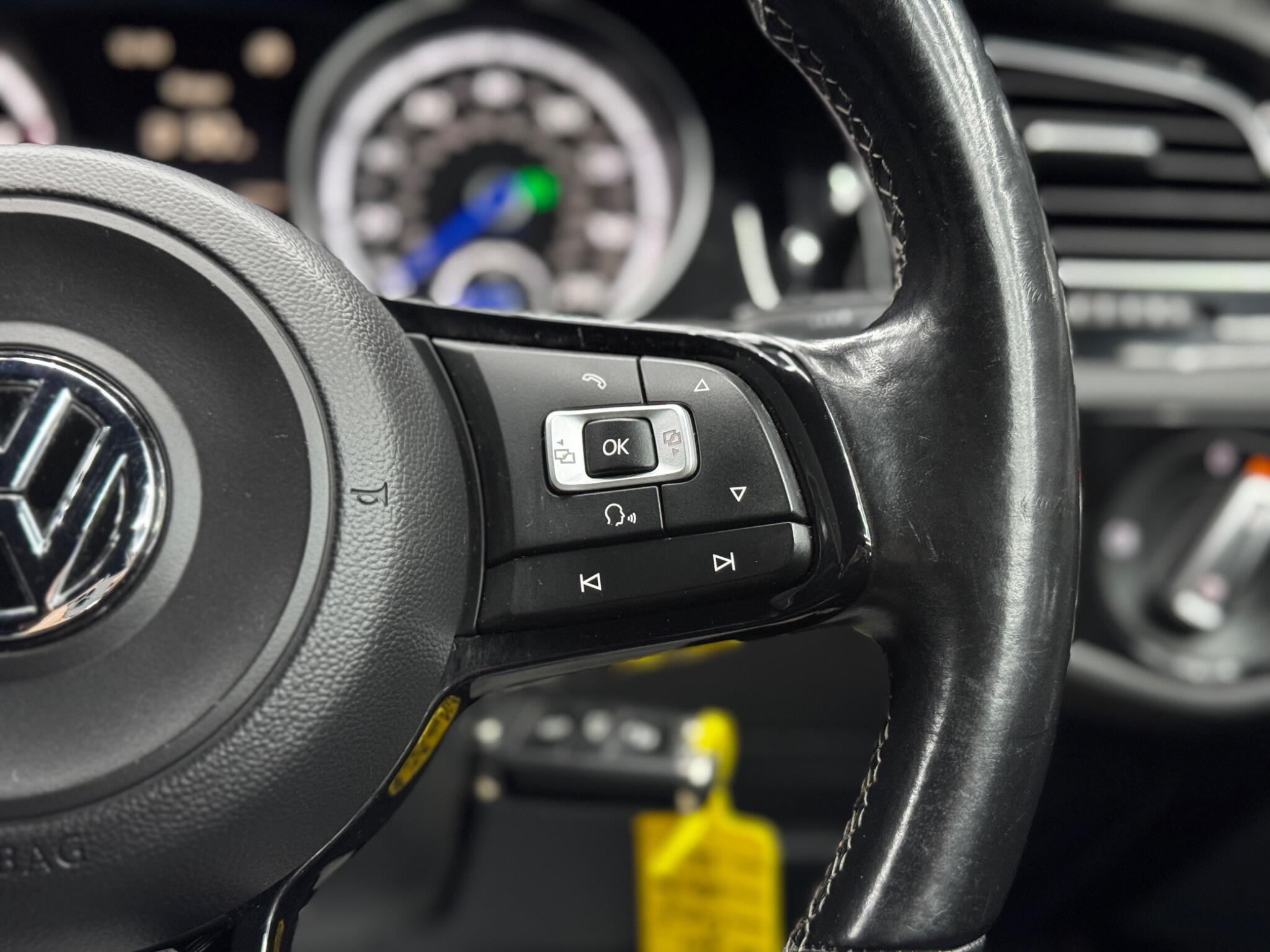 Volkswagen Golf view 20