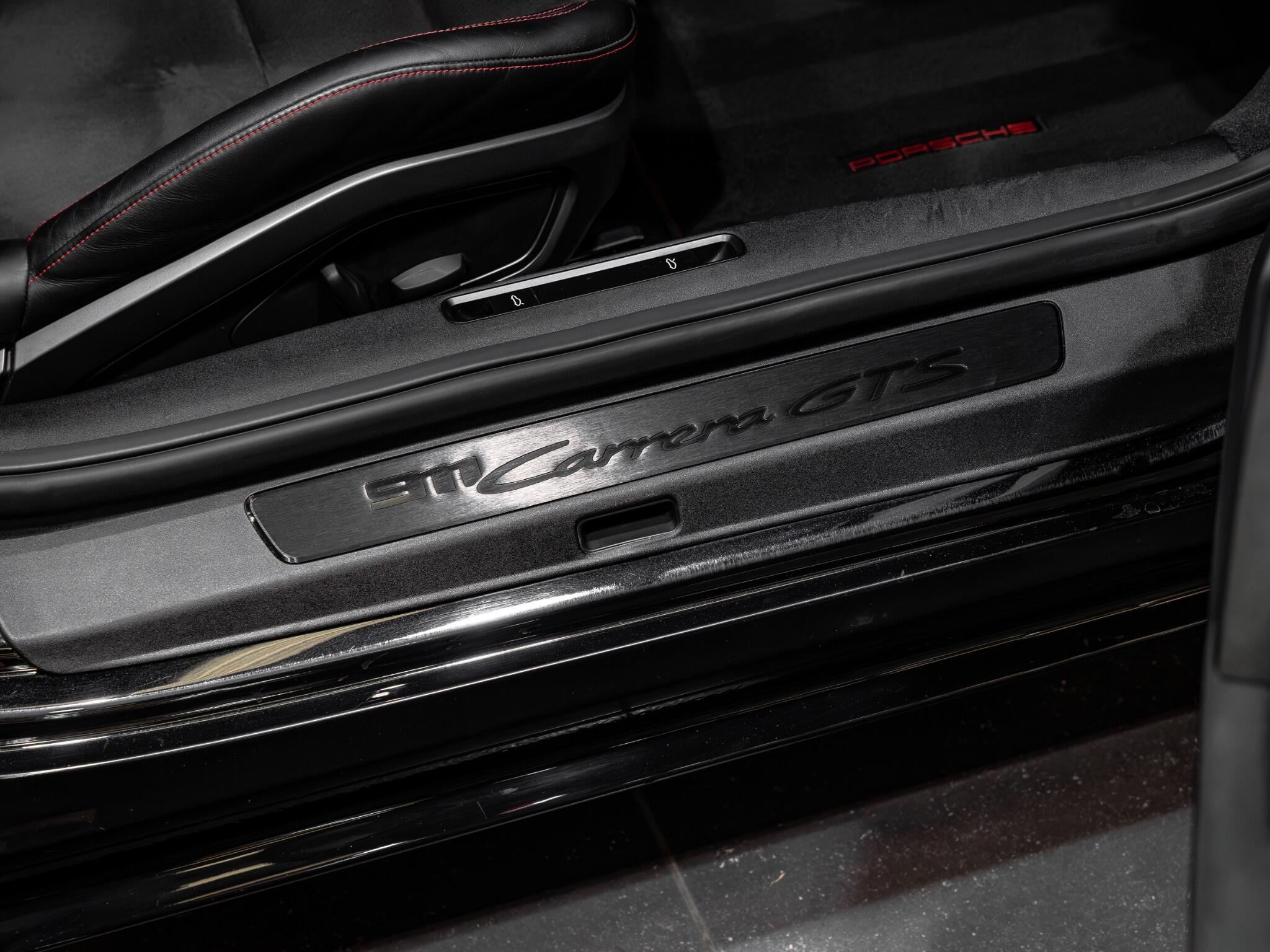 Porsche 911 view 26