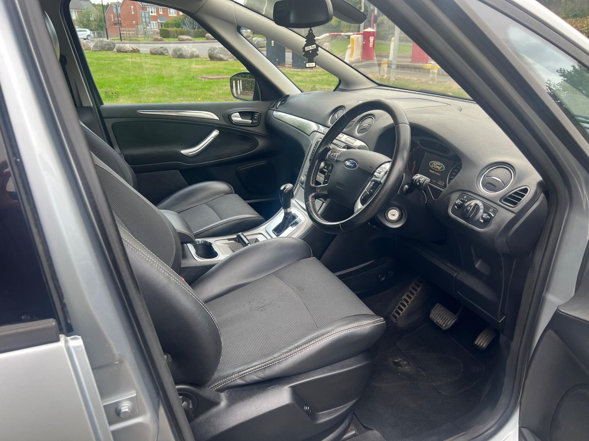 Ford S-Max view 10