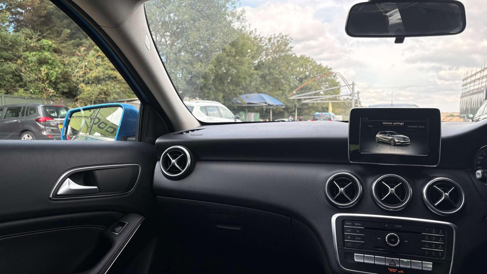 Mercedes-Benz A-Class view 32