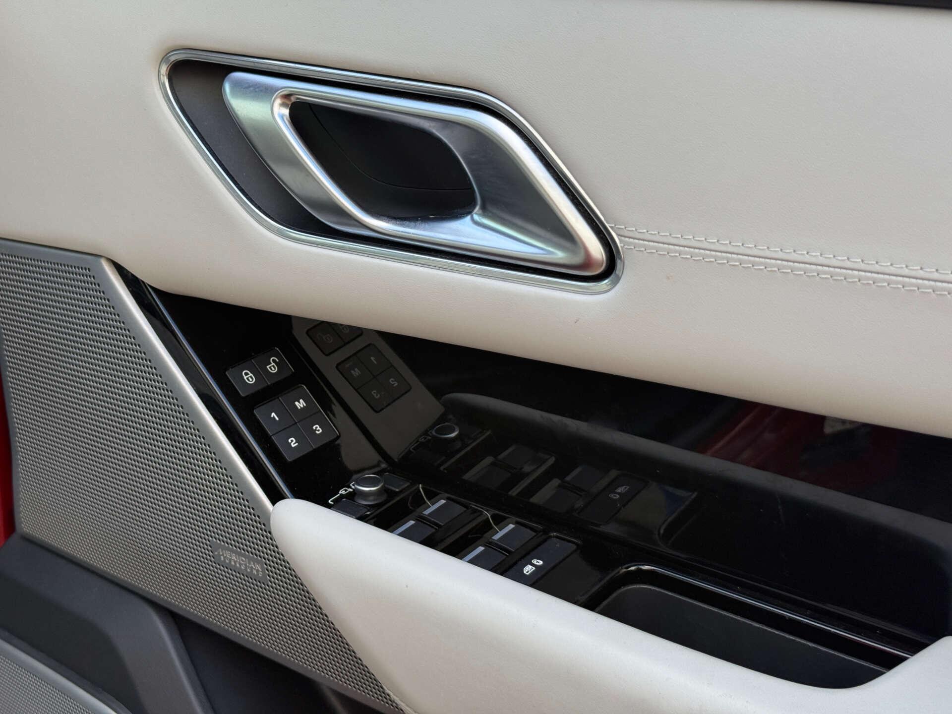 Land Rover Range Rover Velar view 17