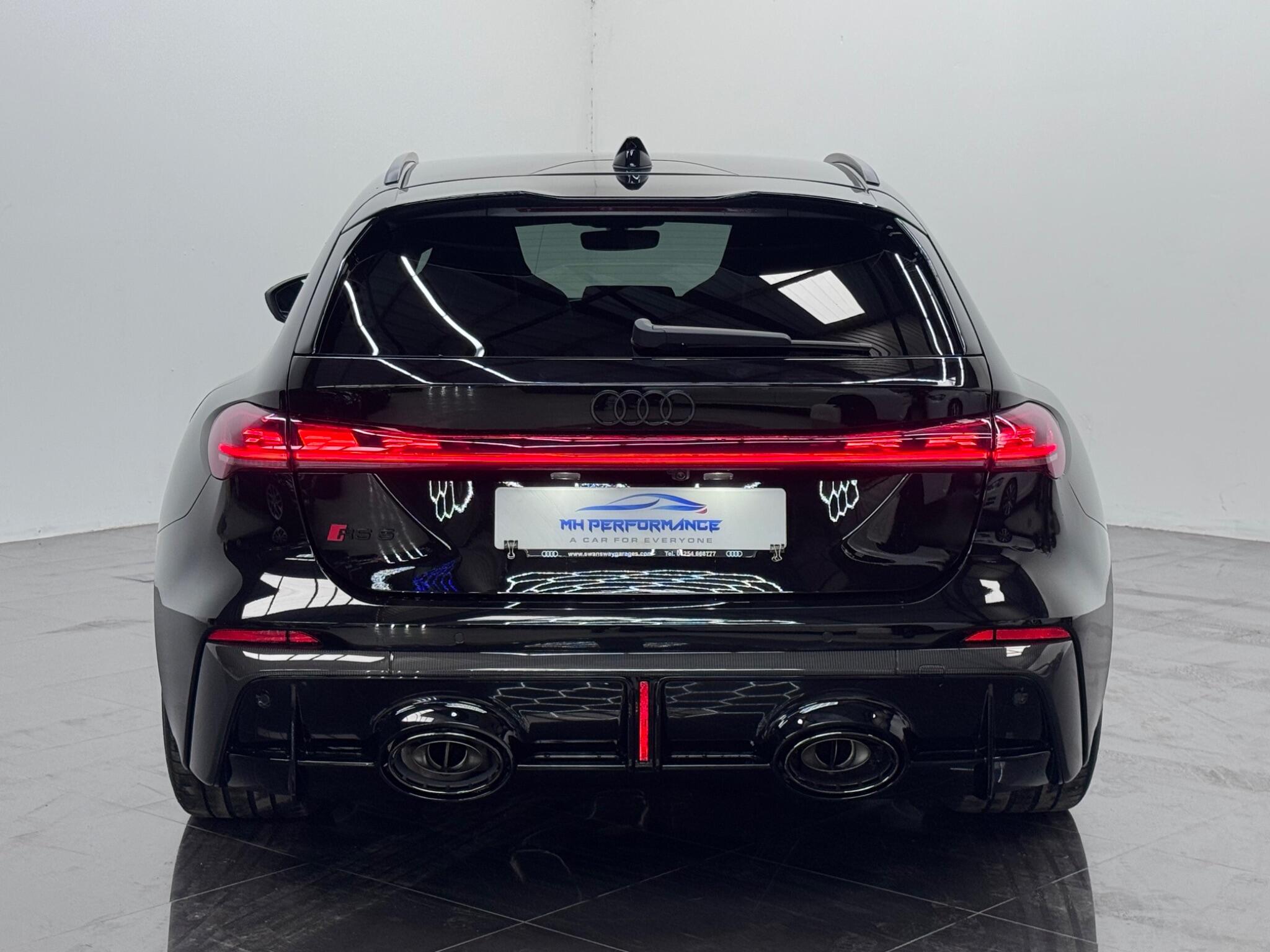 Audi RS5 view 4