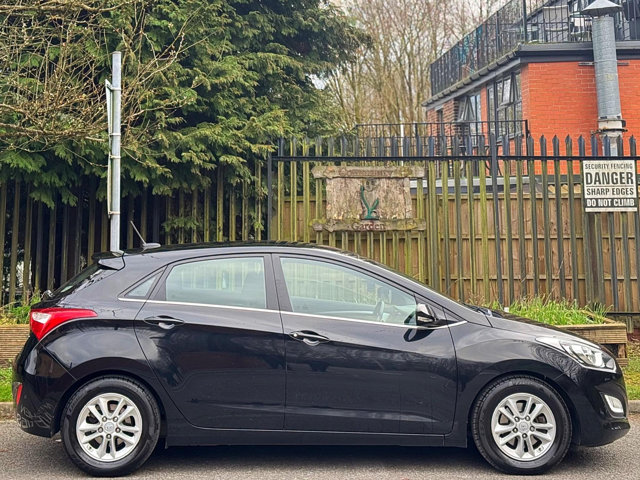 2016 Hyundai i30 1.6 CRDi Blue Drive SE Nav Euro 6 (s/s) 5dr image 23