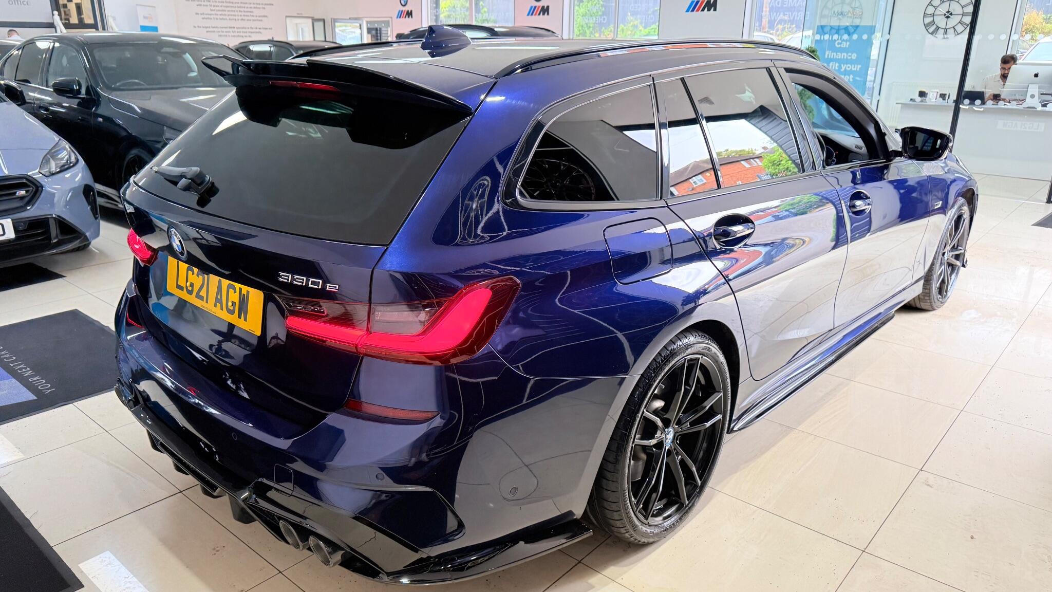 BMW 3 Series view 8