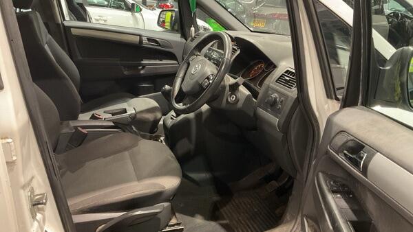 Vauxhall Zafira view 11
