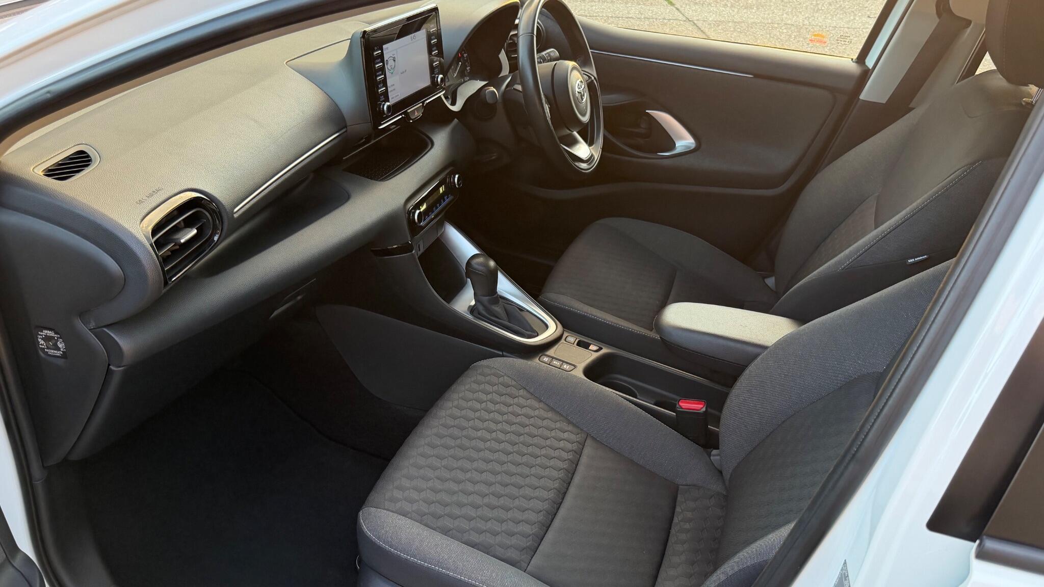 Toyota Yaris view 21
