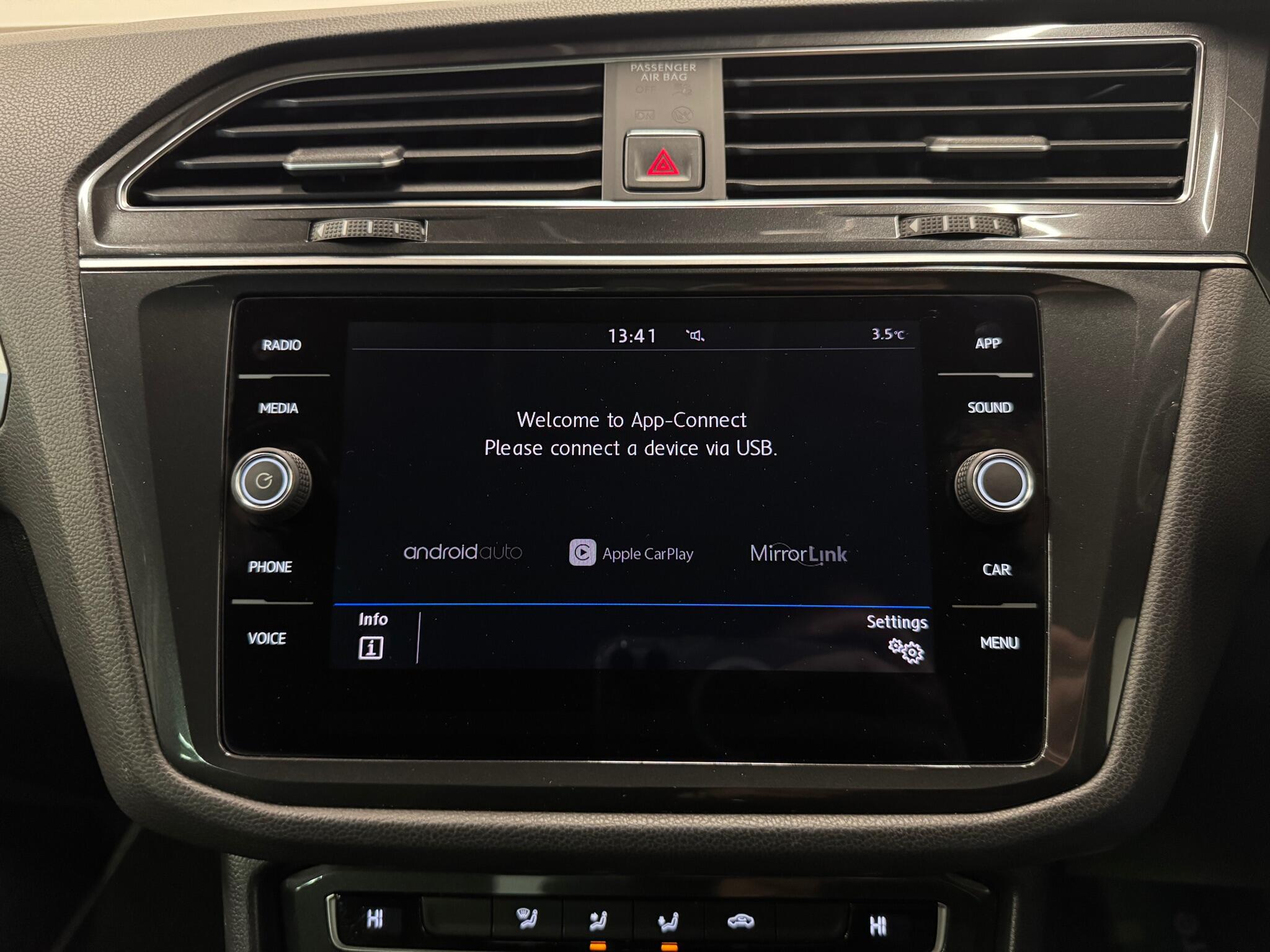 Volkswagen Tiguan view 21