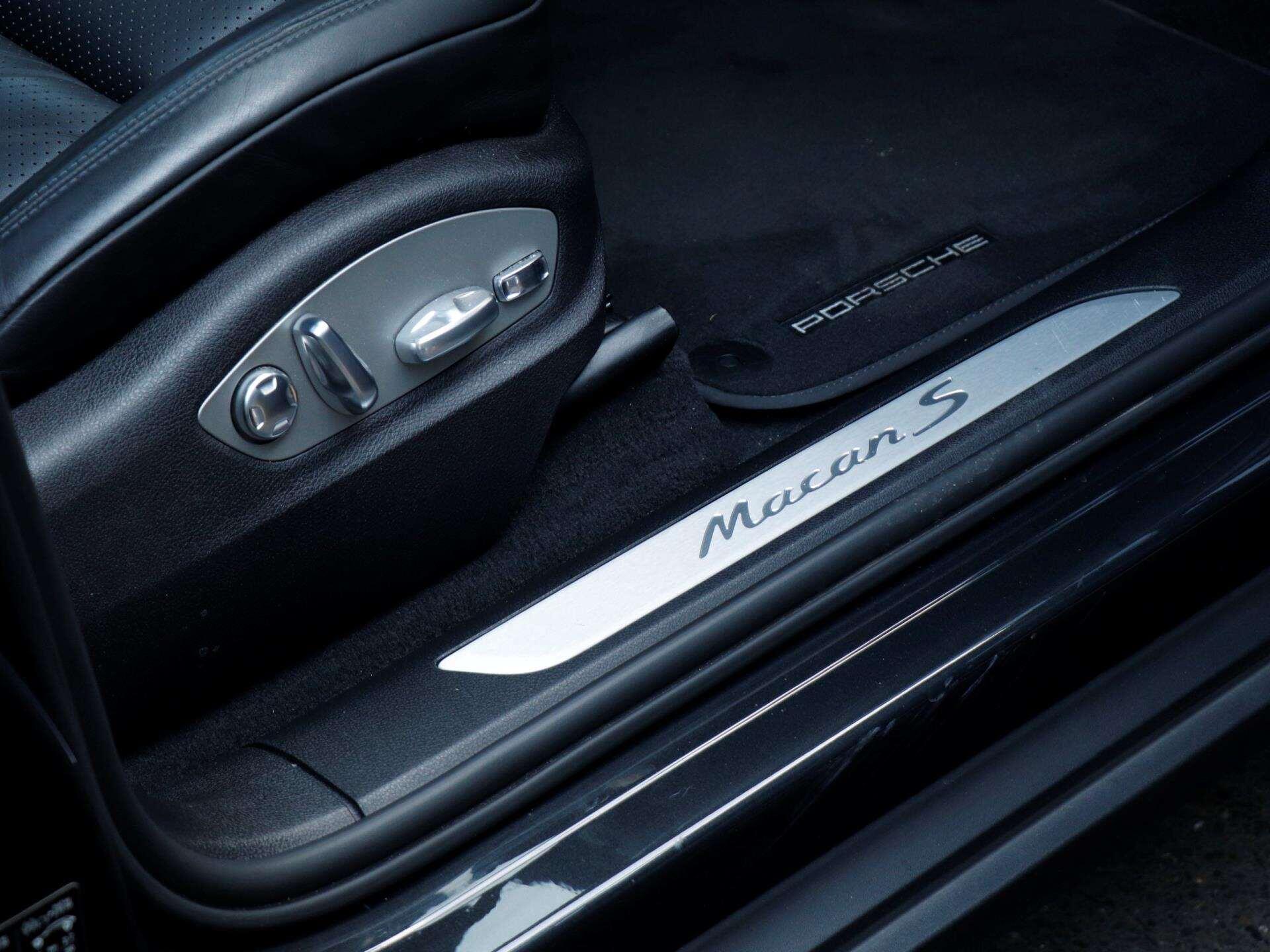 Porsche Macan view 22